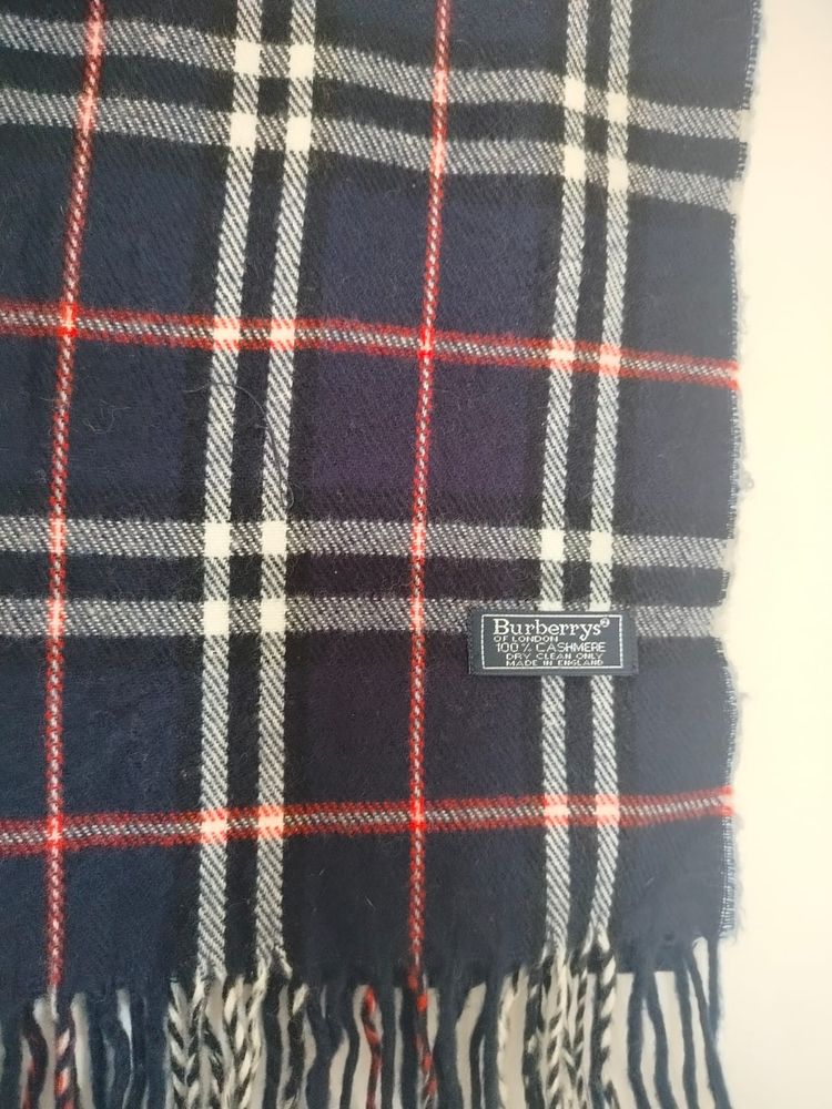 Szalik Burberry – intensywny granatowy House Check, stan nowy bez metki